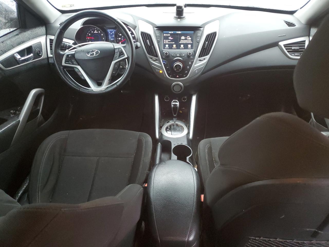 2017 Hyundai Veloster - Image 8