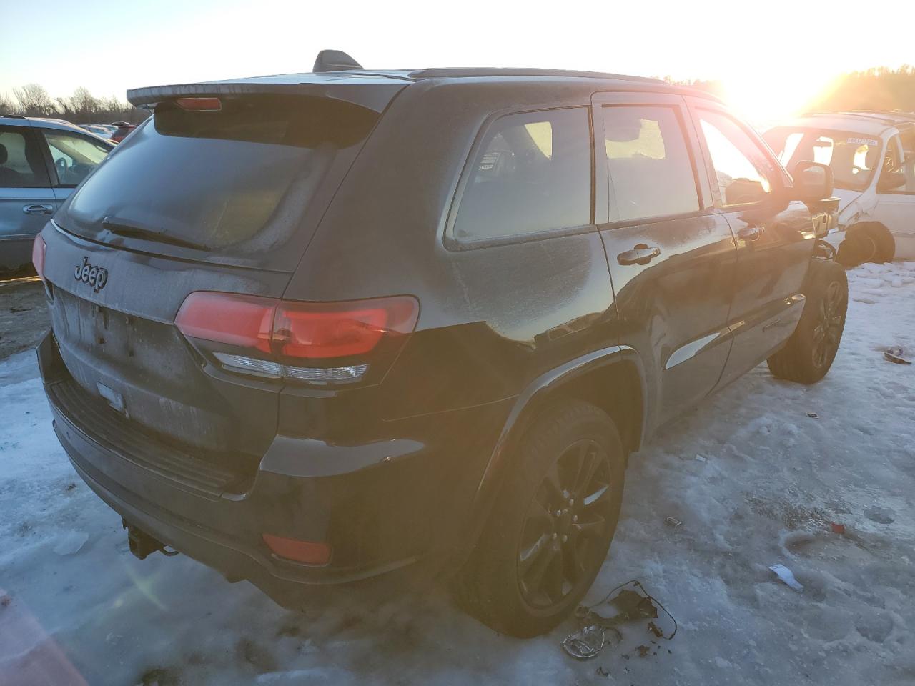 2017 Jeep Grand Cherokee - Image 3