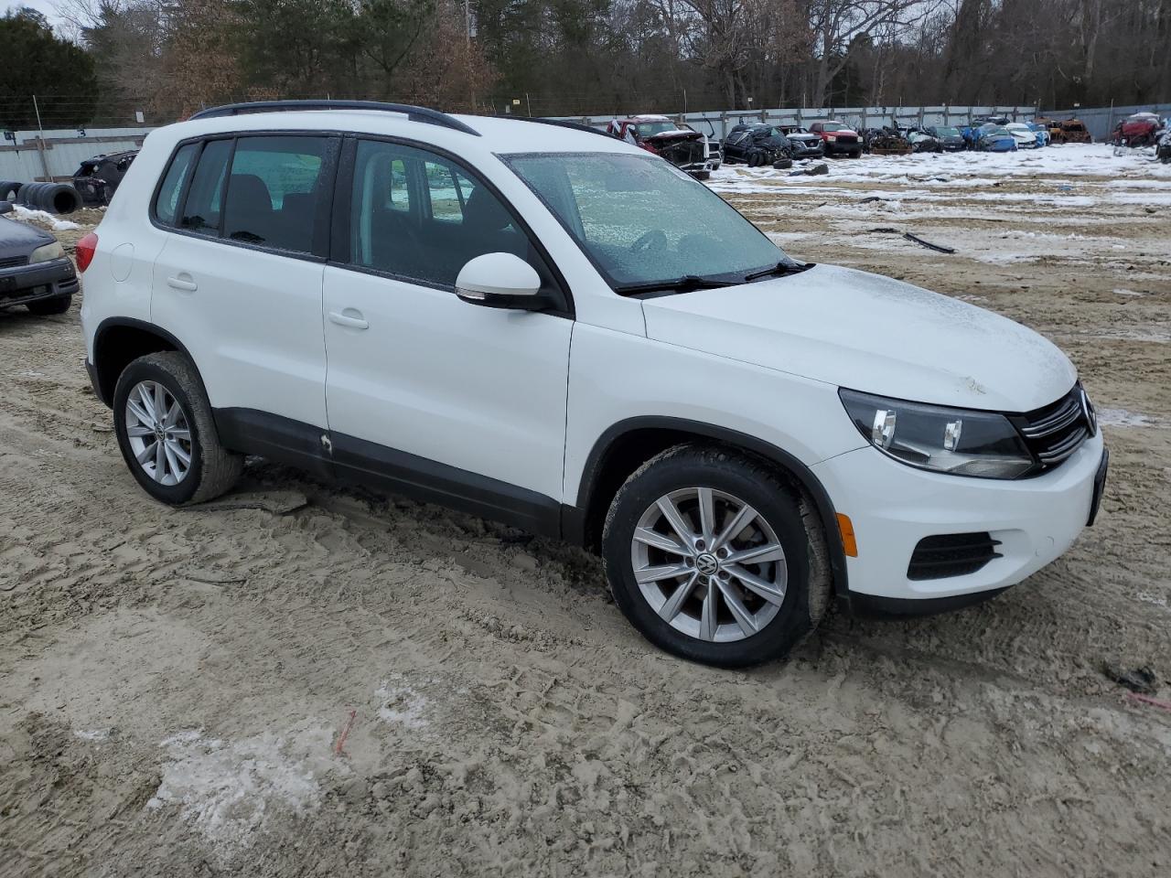 2017 Volkswagen Tiguan - Image 4