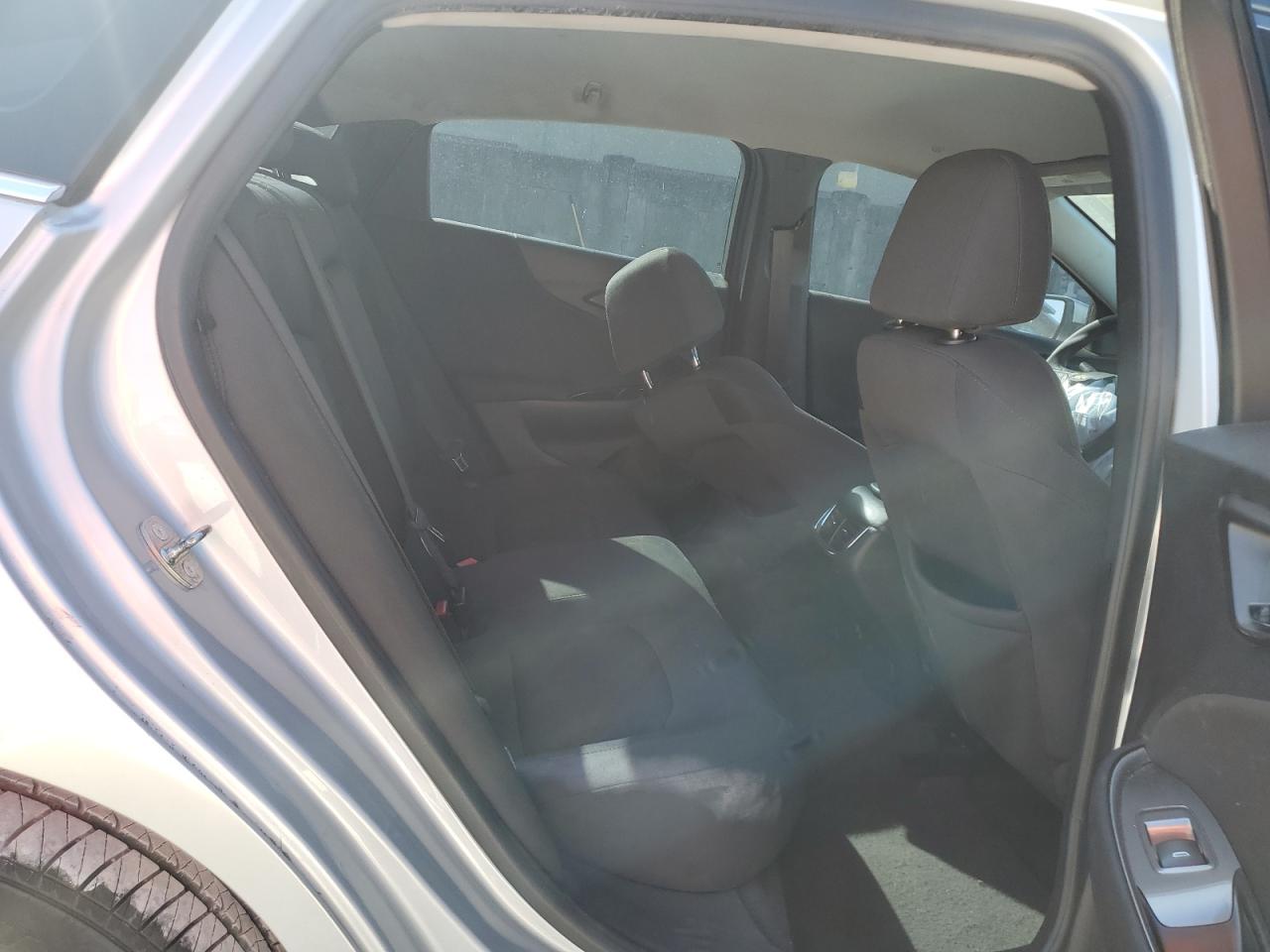 2016 Chevrolet Malibu - Image 10