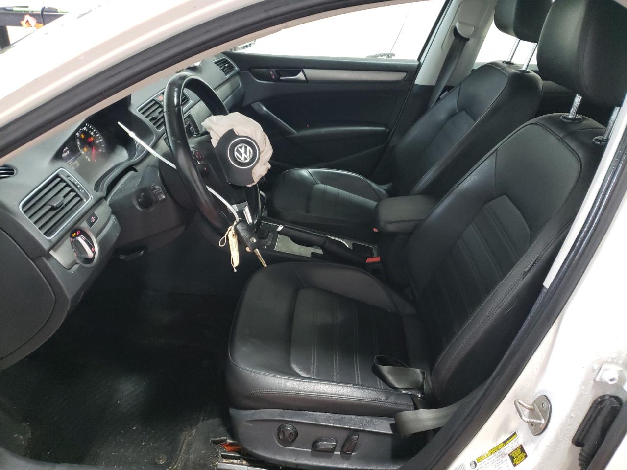 2015 Volkswagen Passat - Image 7