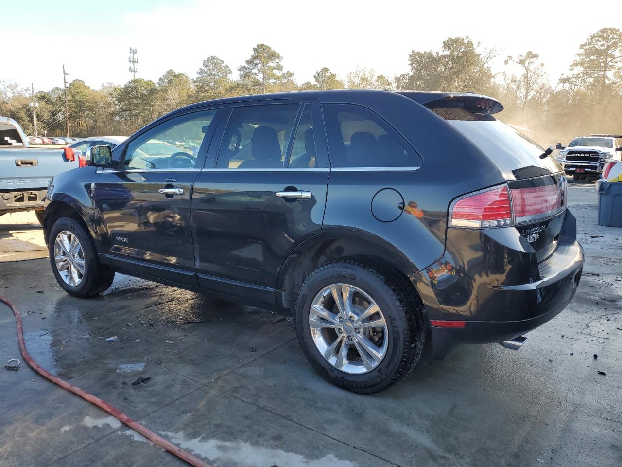 2010 Lincoln MKX - Image 2