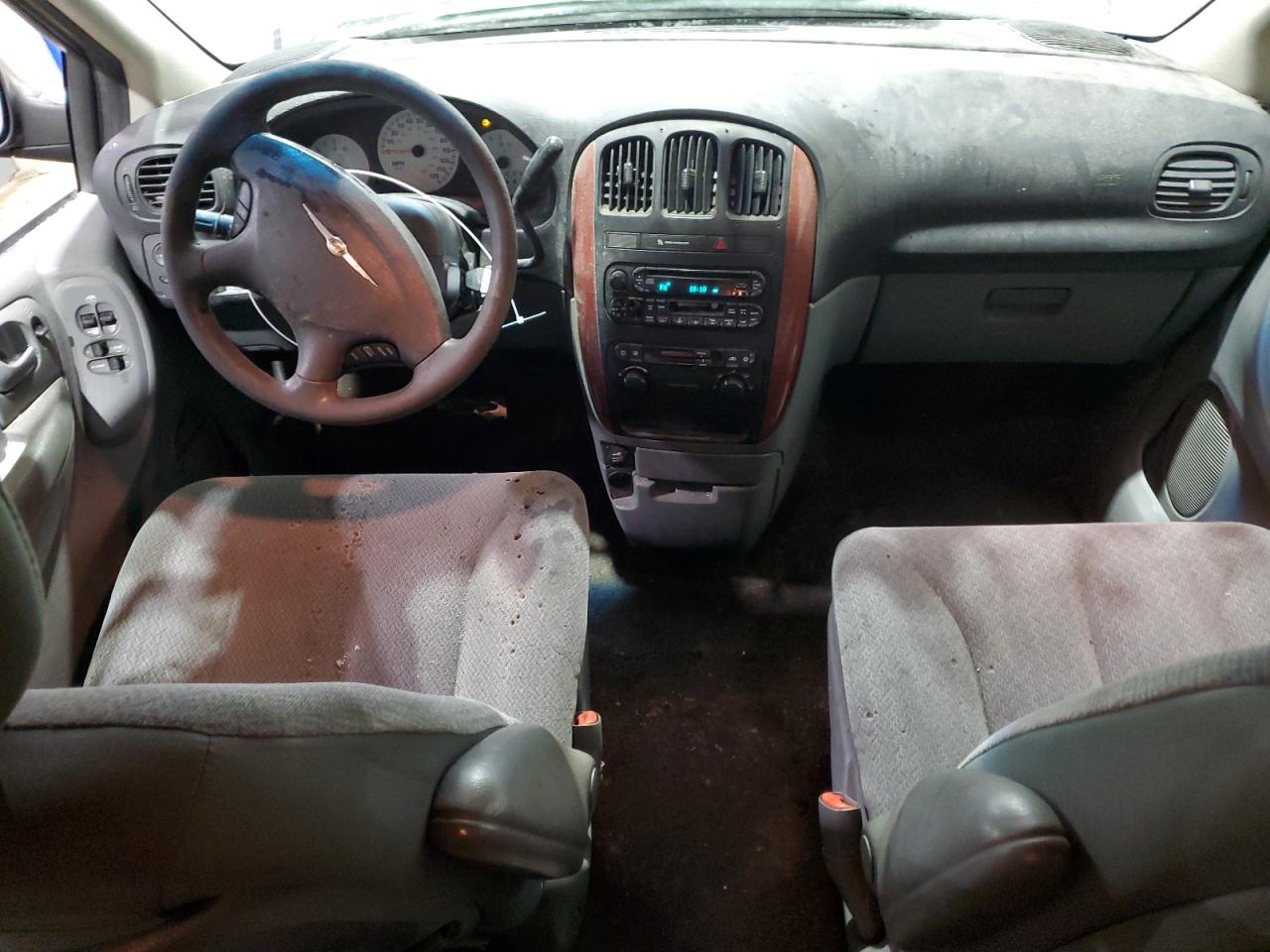 2005 Chrysler Town & Country - Image 8