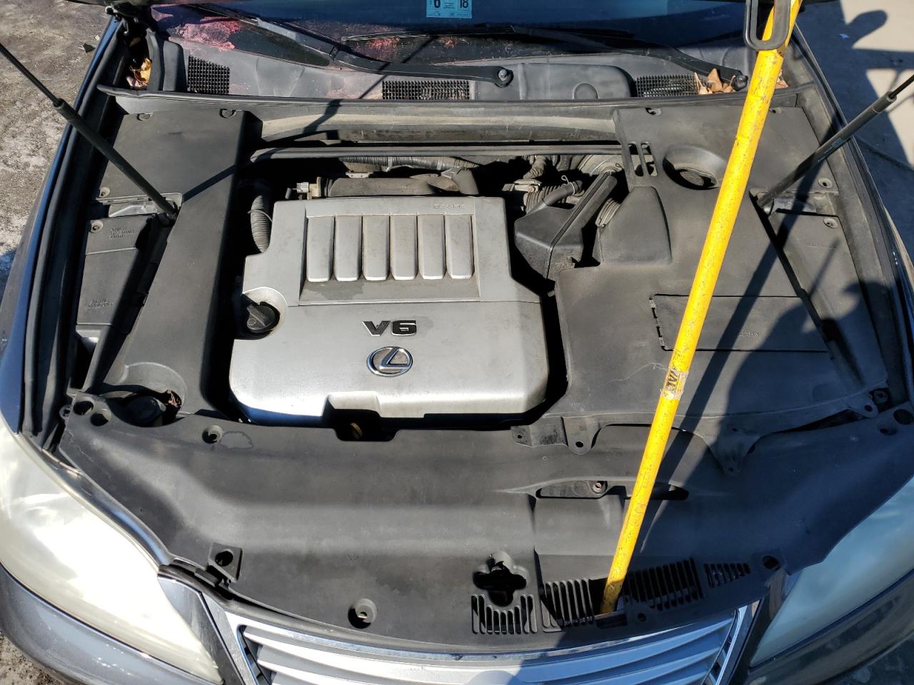 2010 Lexus ES - Image 11
