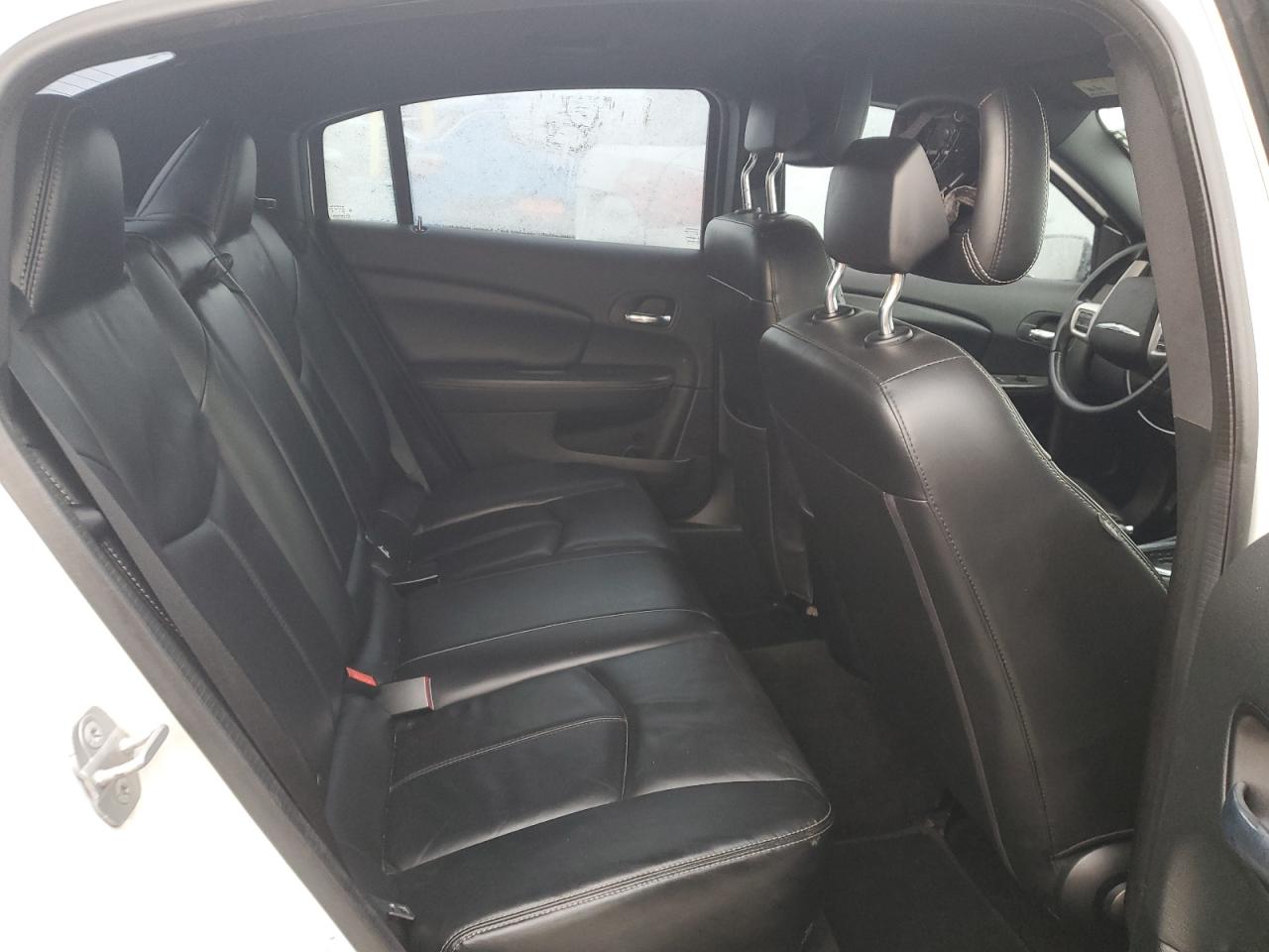 2014 Chrysler 200 - Image 10