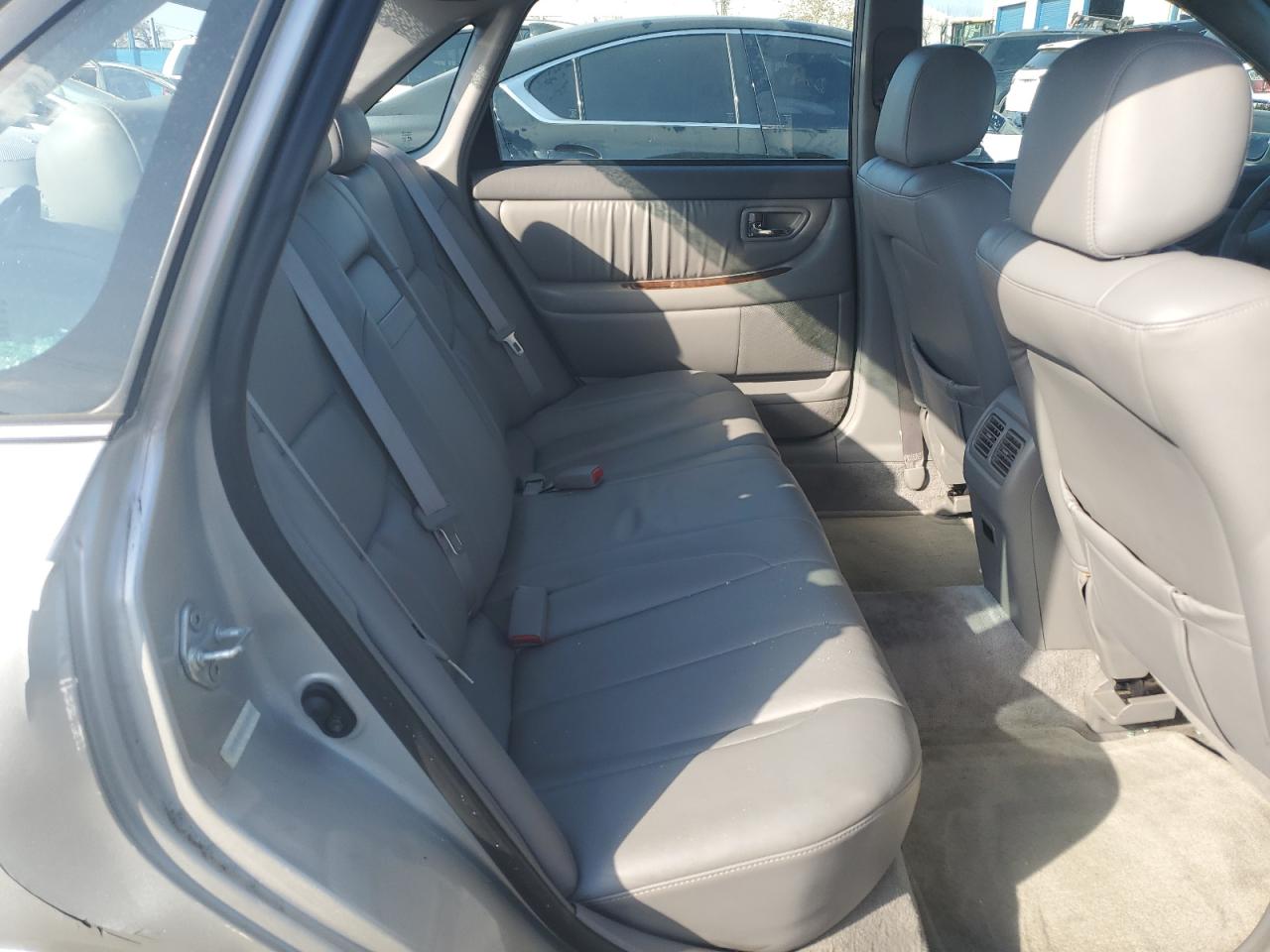 2001 Toyota Avalon - Image 10