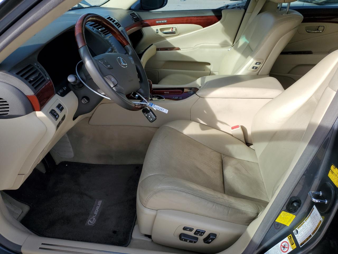 2012 Lexus LS - Image 7