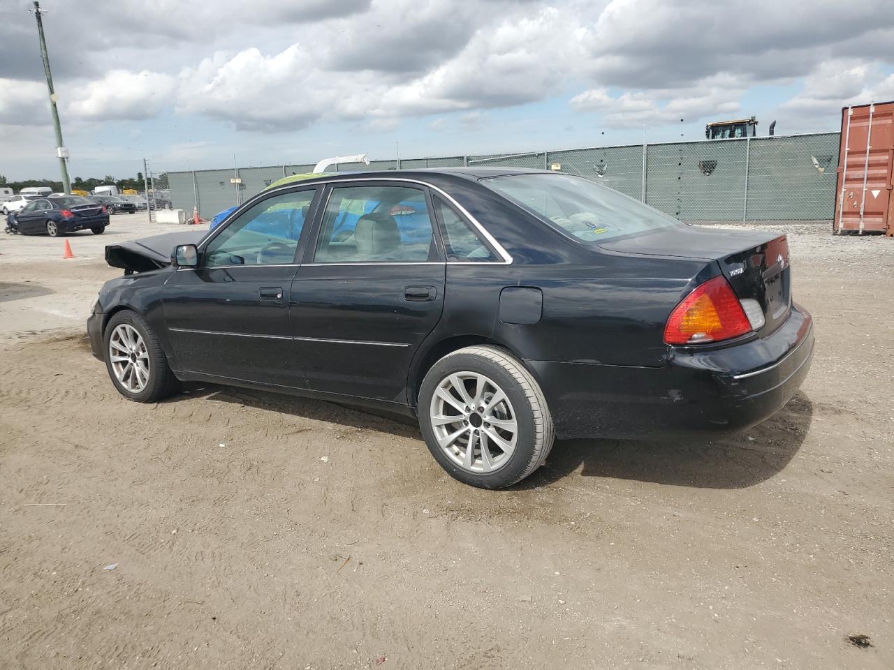 2002 Toyota Avalon - Image 2