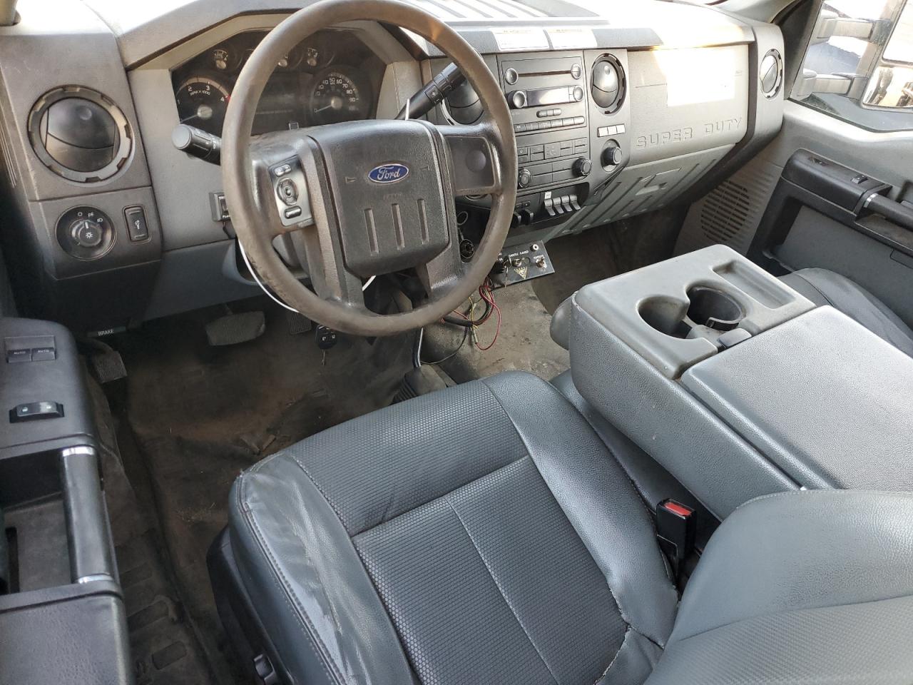 2013 Ford F550 - Image 8
