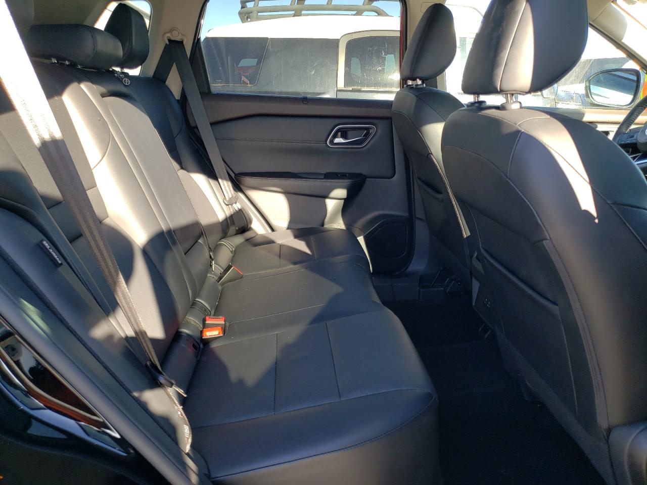 2021 Nissan Rogue - Image 11