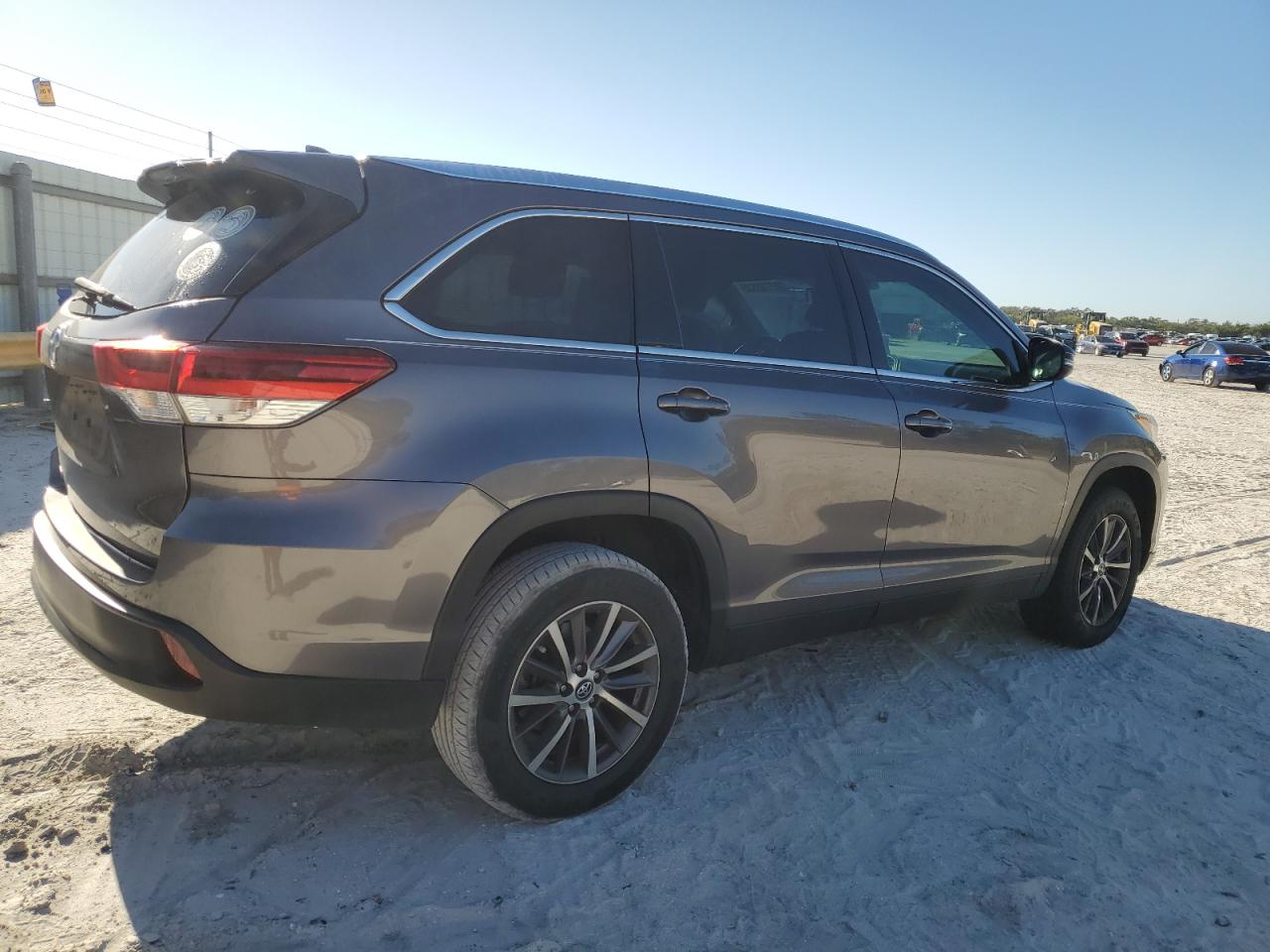 2019 Toyota Highlander - Image 3
