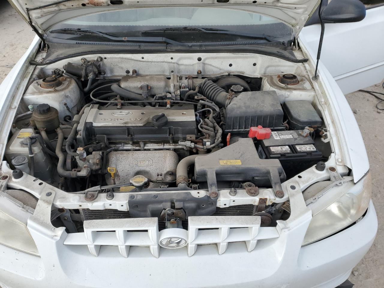 2001 Hyundai Accent - Image 11