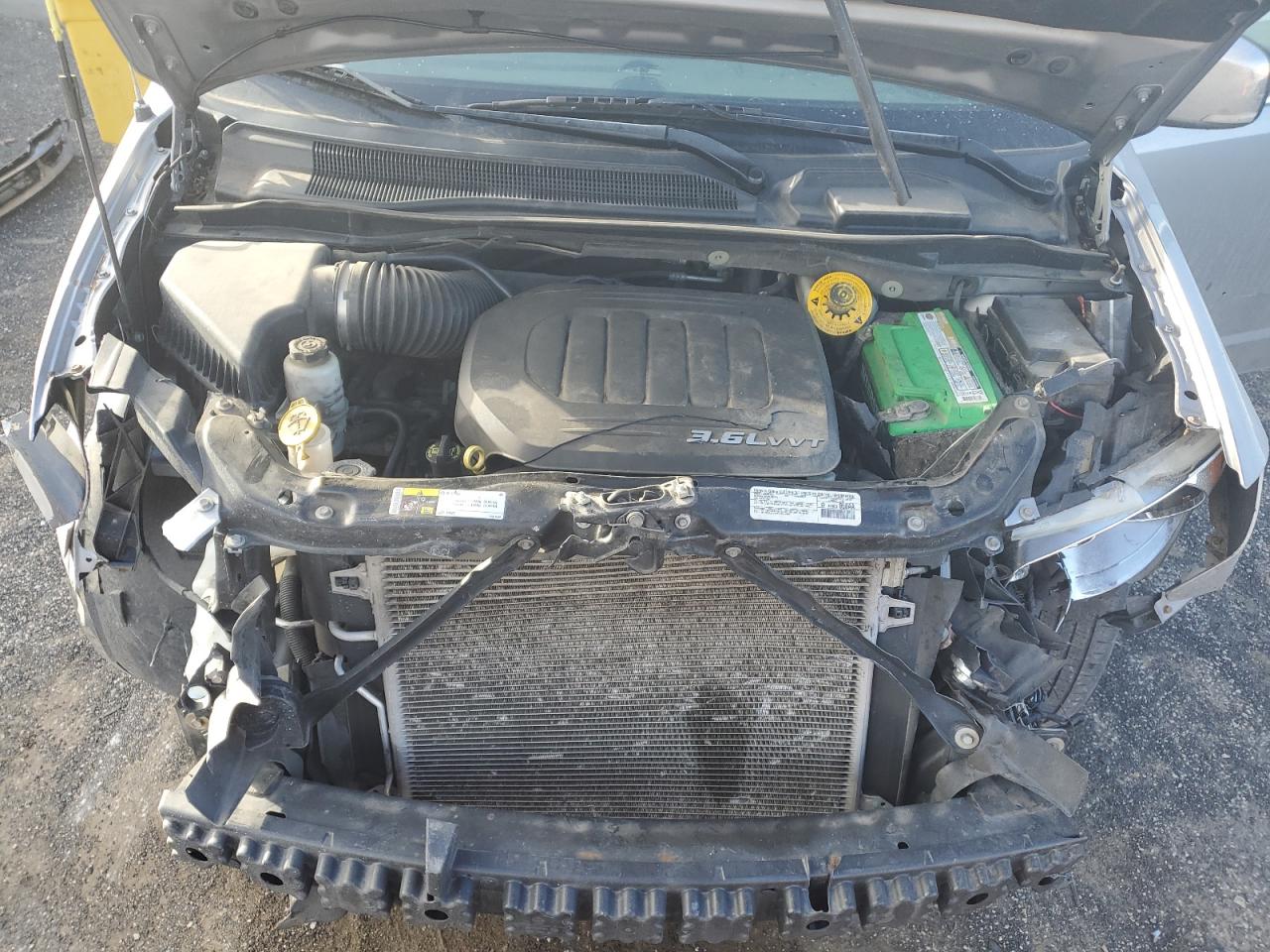 2014 Chrysler Town & Country - Image 11