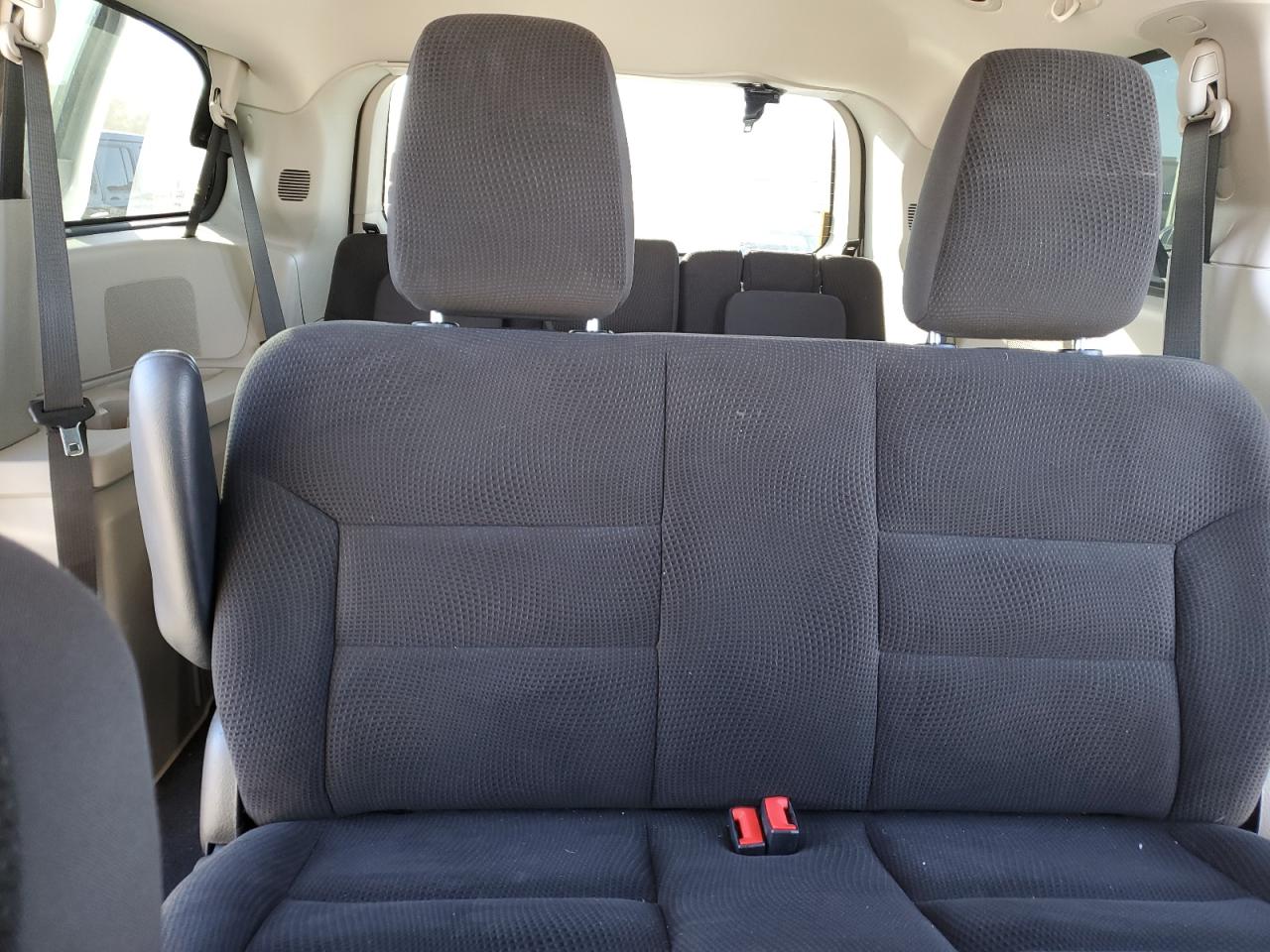 2017 Dodge Caravan - Image 10