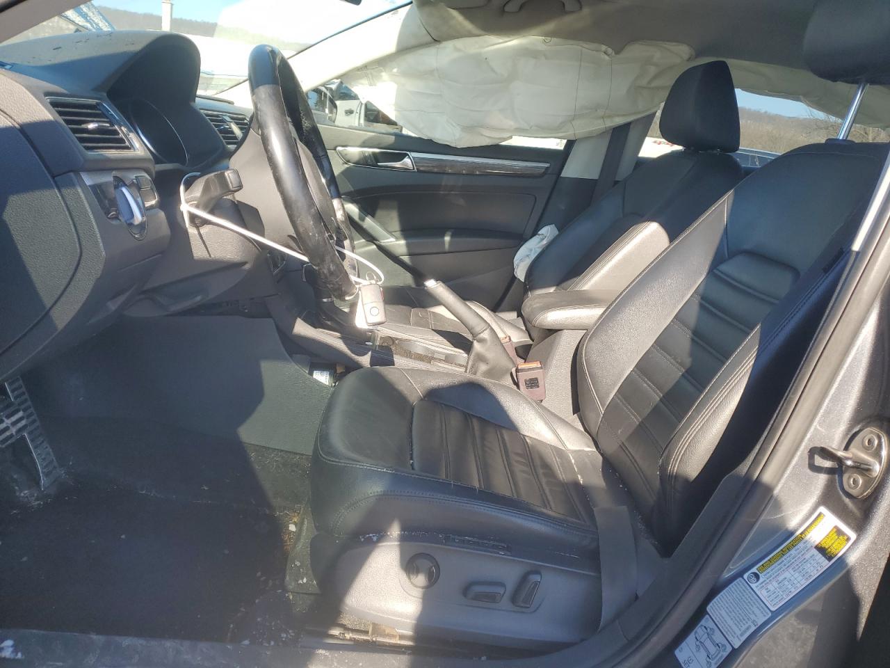 2017 Volkswagen Passat - Image 7