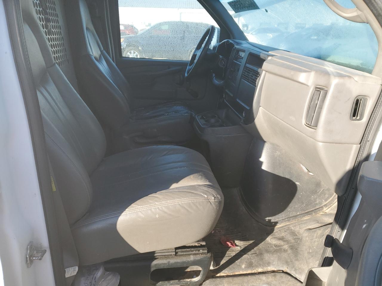 2006 Chevrolet Express - Image 7