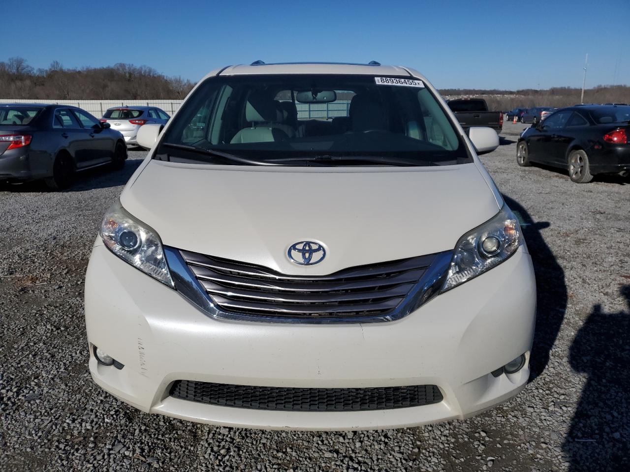 2016 Toyota Sienna - Image 5