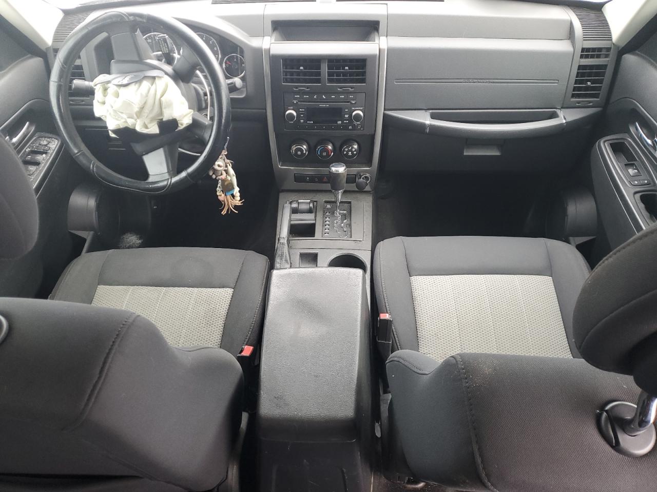 2010 Jeep Liberty (North America) - Image 8