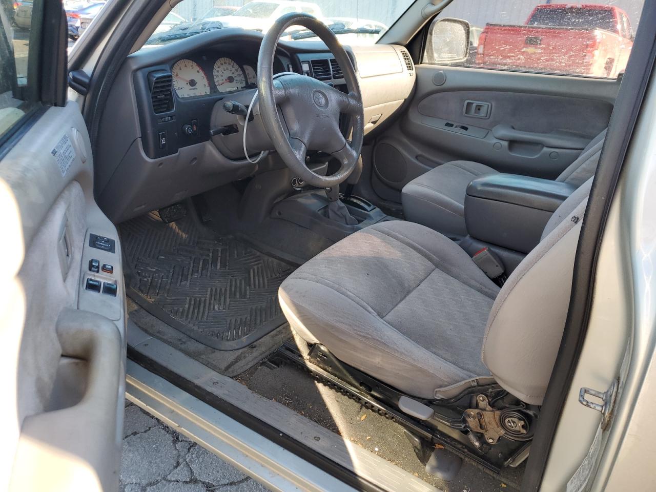2004 Toyota Tacoma - Image 8