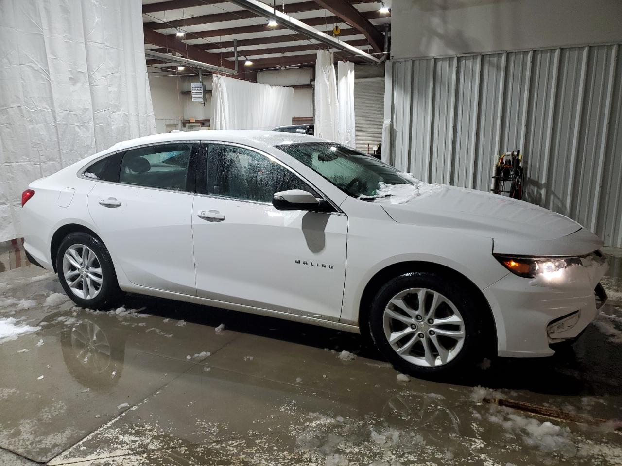 2016 Chevrolet Malibu - Image 4