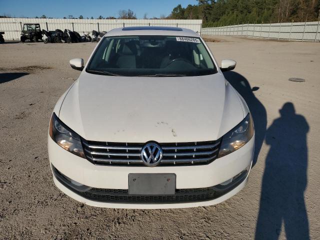 Седаны VOLKSWAGEN PASSAT 2013 Белы