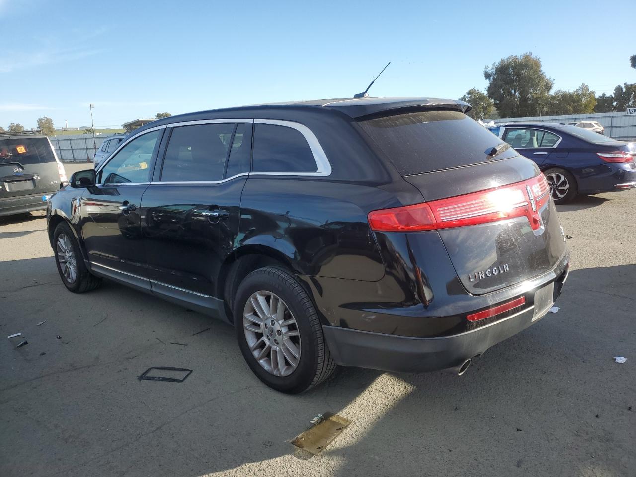 2014 Lincoln MKT - Image 2