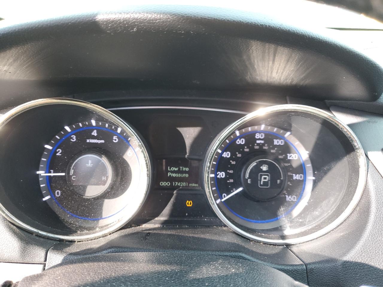2011 Hyundai Sonata - Image 9
