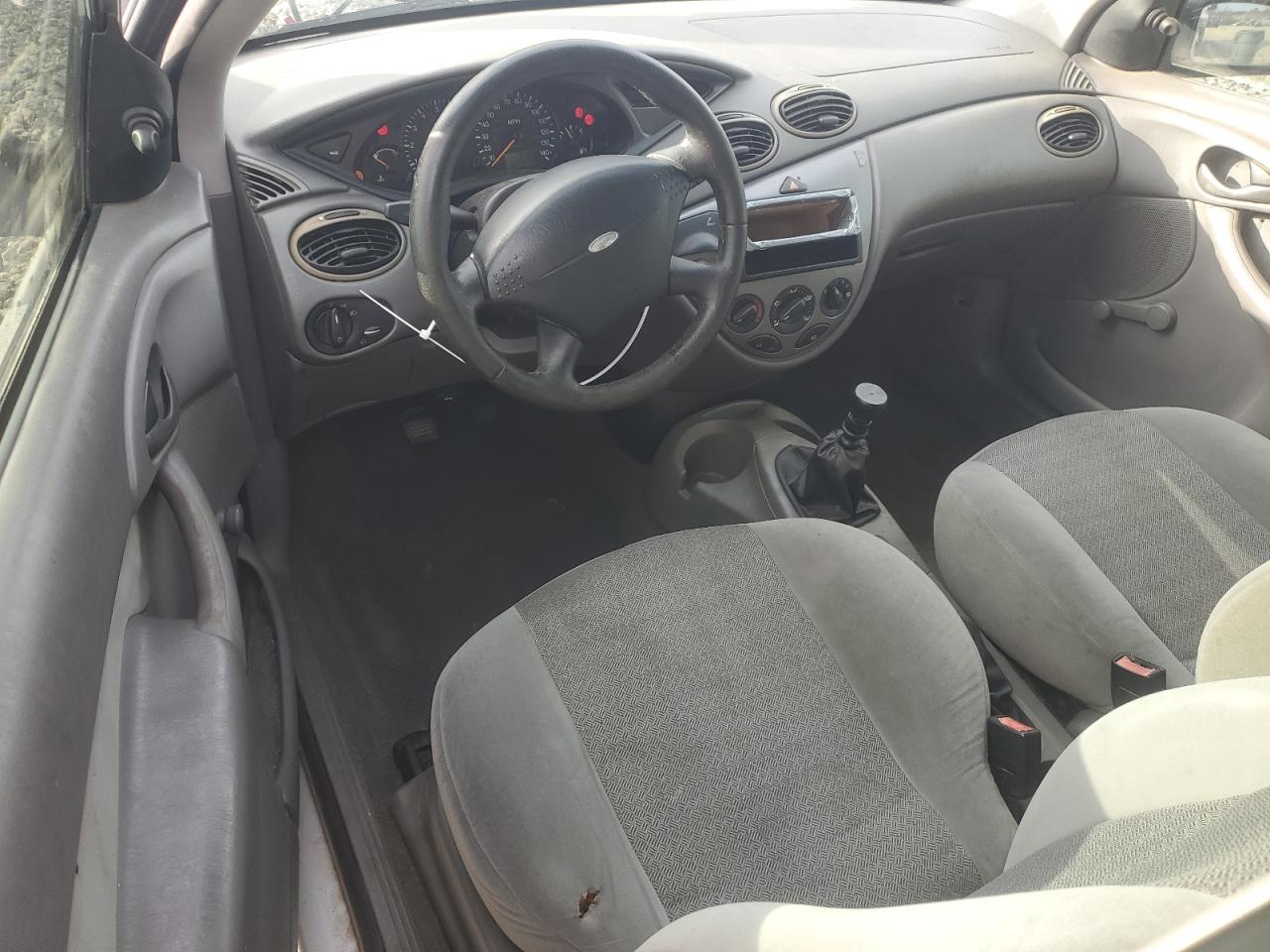 2000 Ford Focus - Image 8