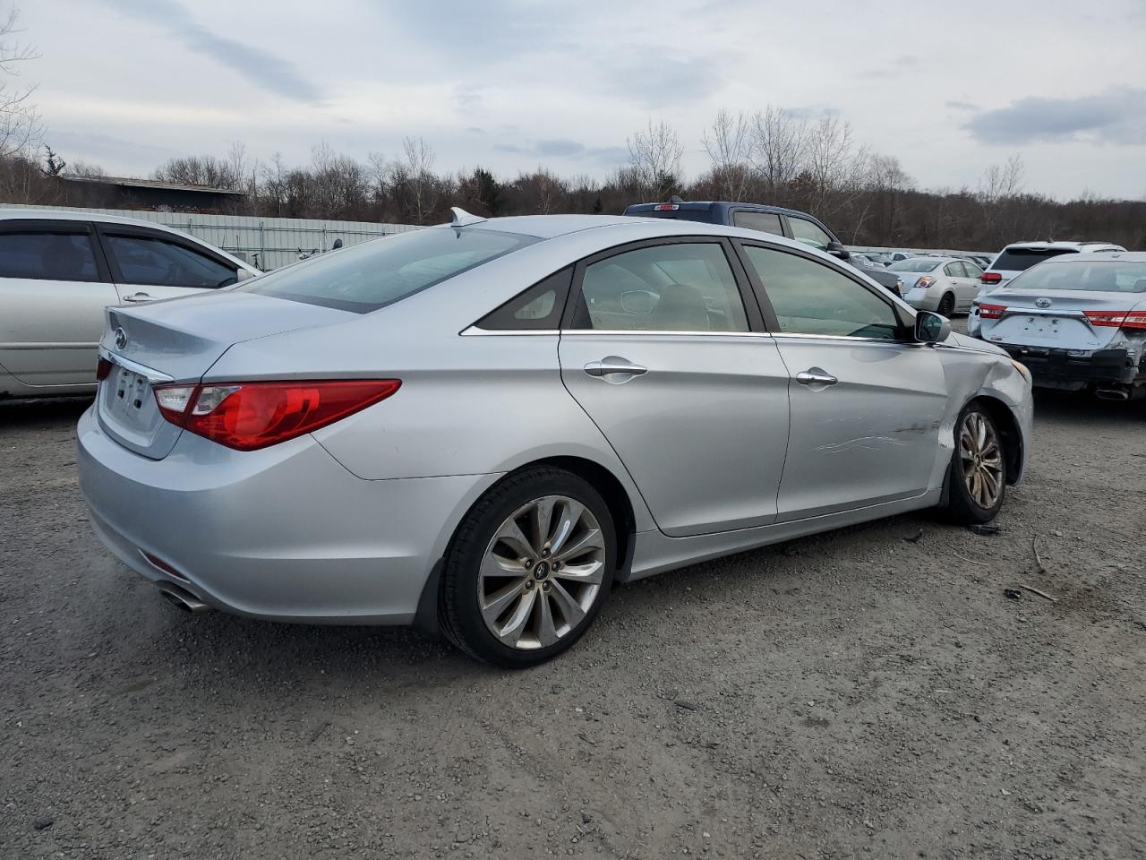 2011 Hyundai Sonata - Image 3