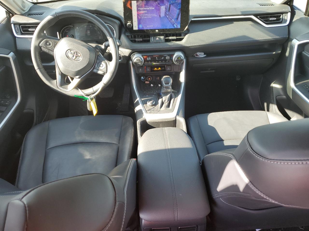 2024 Toyota RAV 4 - Image 8
