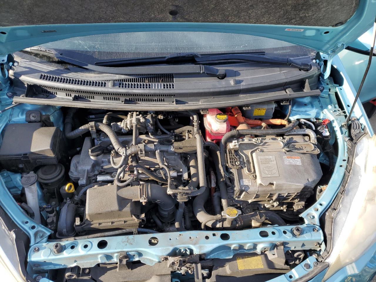 2013 Toyota Prius - Image 12