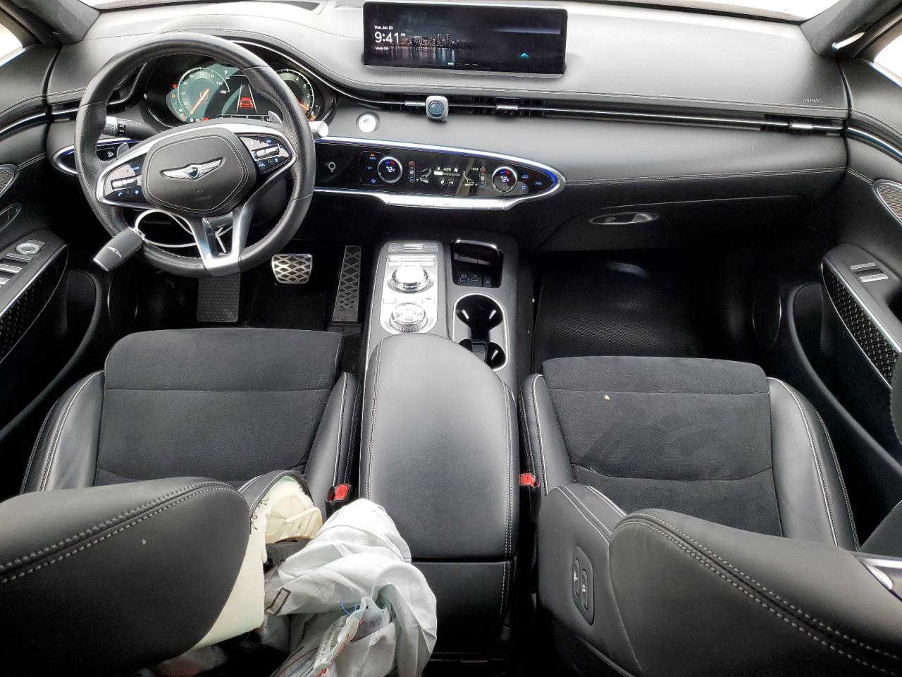 2022 Genesis GV70 - Image 8