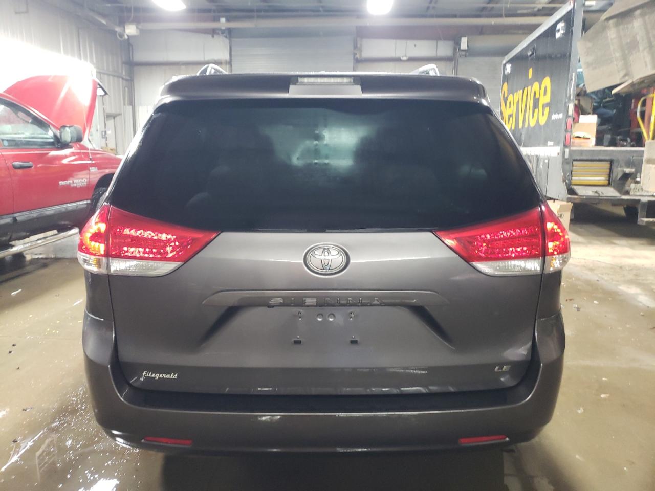 2011 Toyota Sienna - Image 6