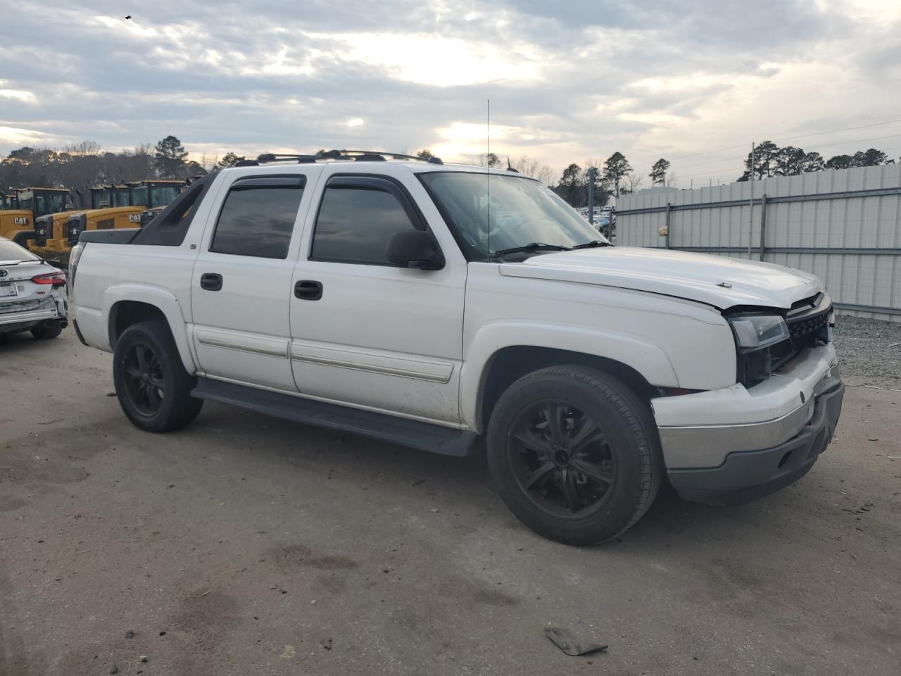 2005 Chevrolet Avalanche - Image 4