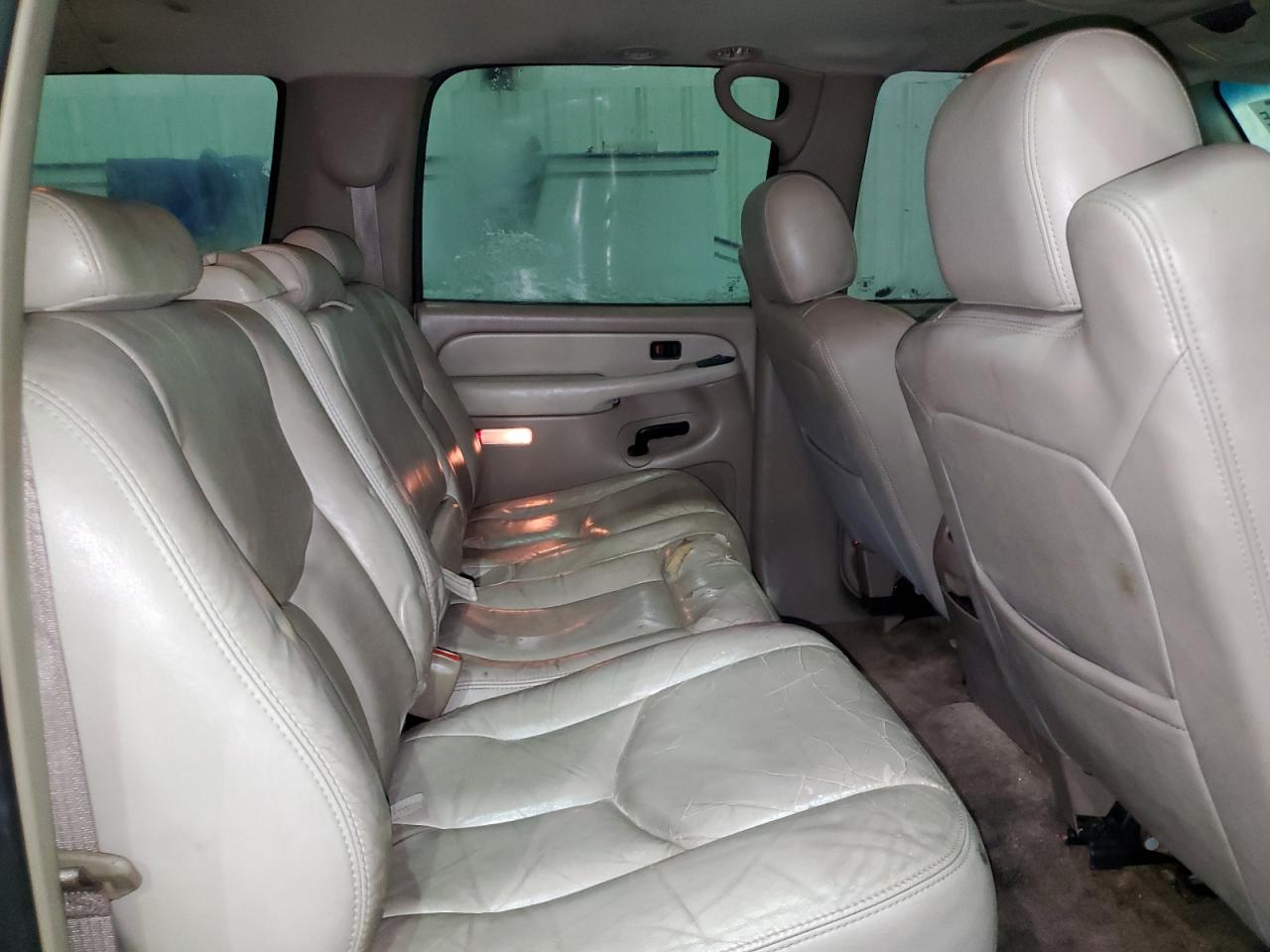 2003 Chevrolet Suburban - Image 11