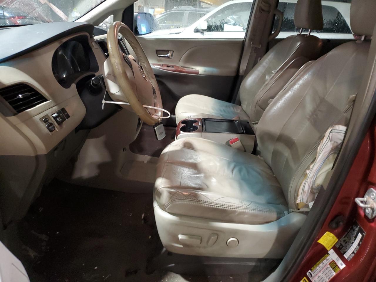 2011 Toyota Sienna - Image 7
