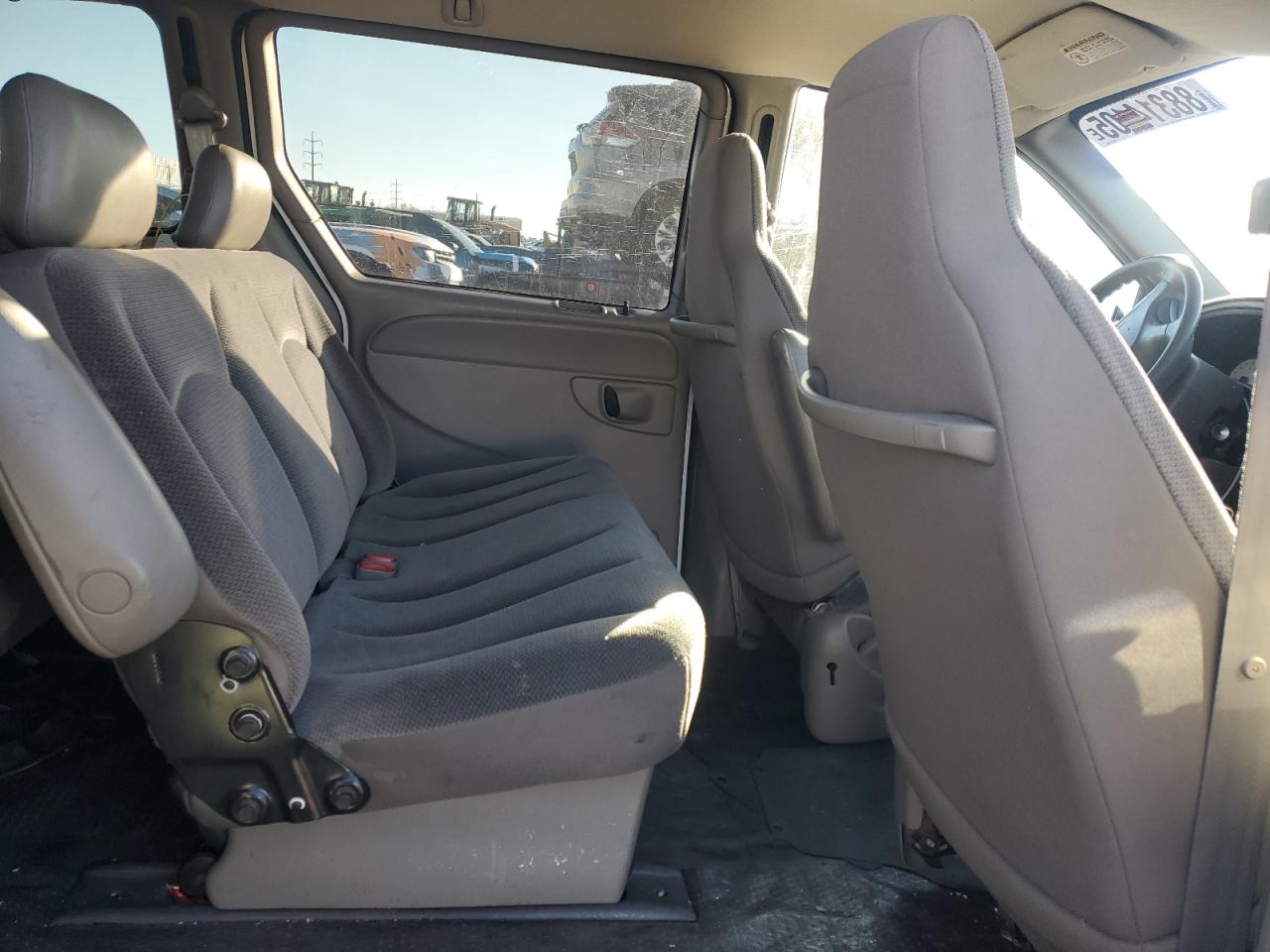 2002 Chrysler Voyager - Image 11