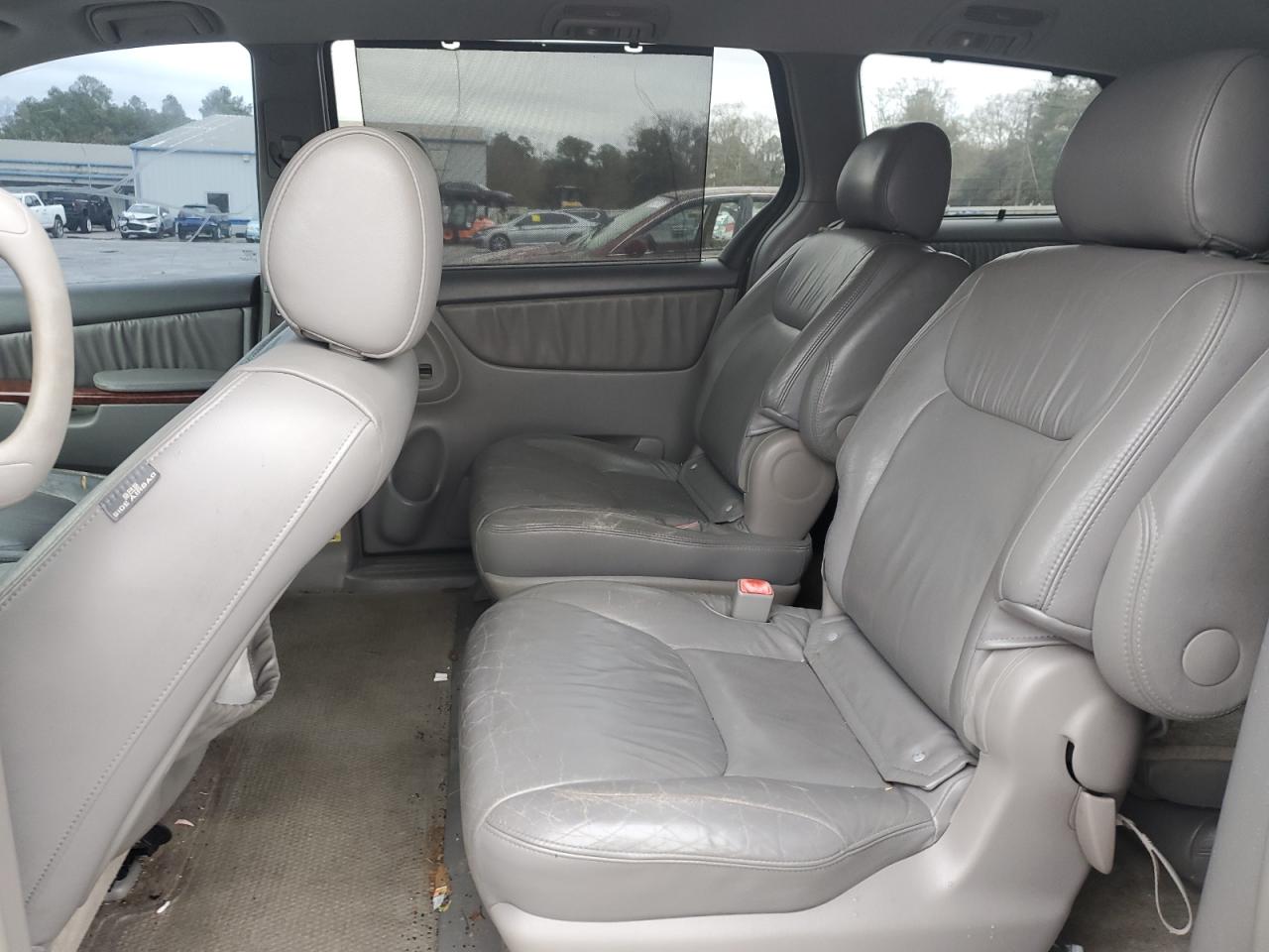 2005 Toyota Sienna - Image 11
