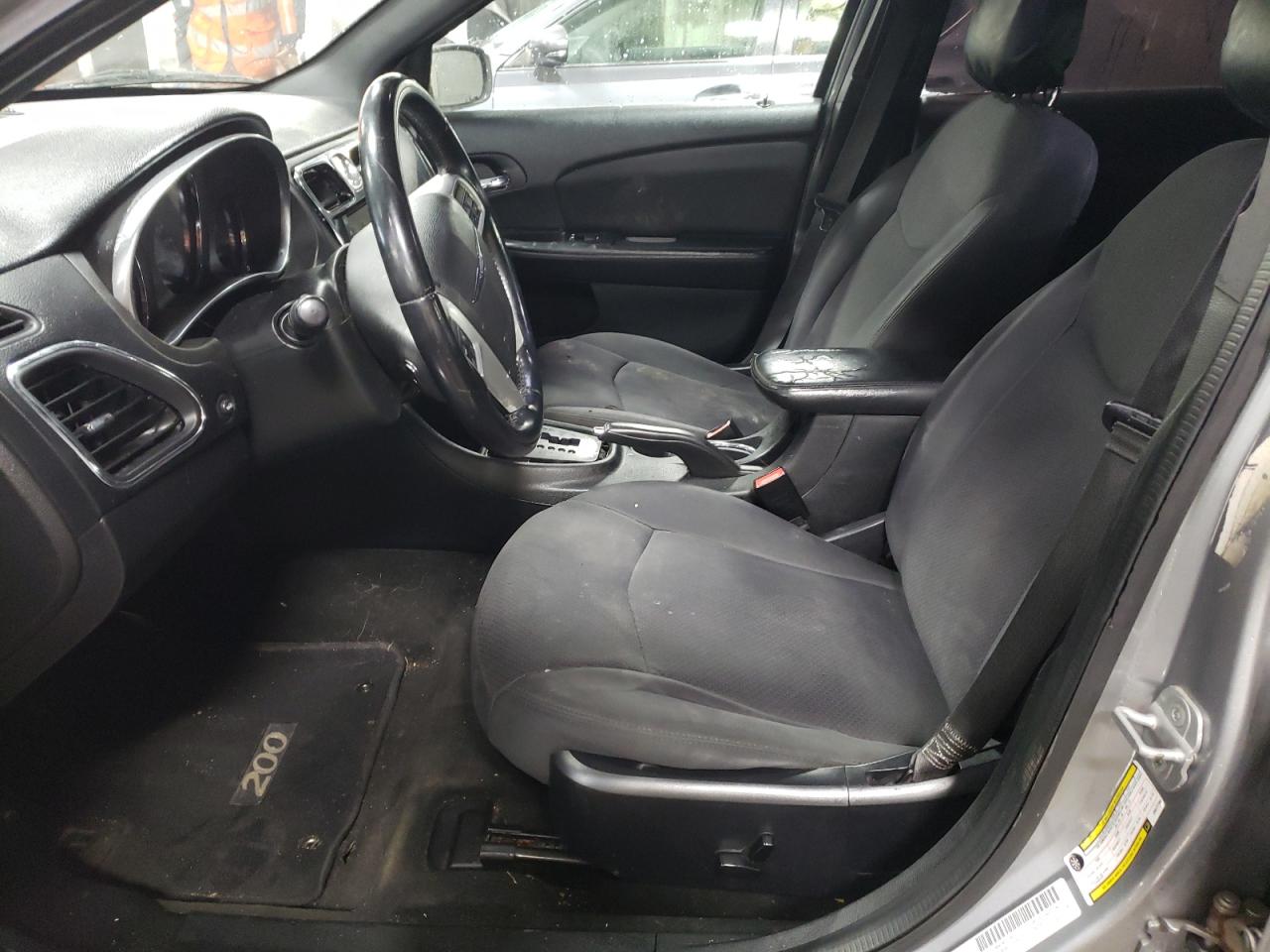 2013 Chrysler 200 - Image 7