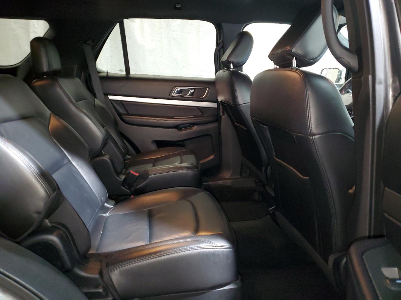 2018 Ford Explorer - Image 11