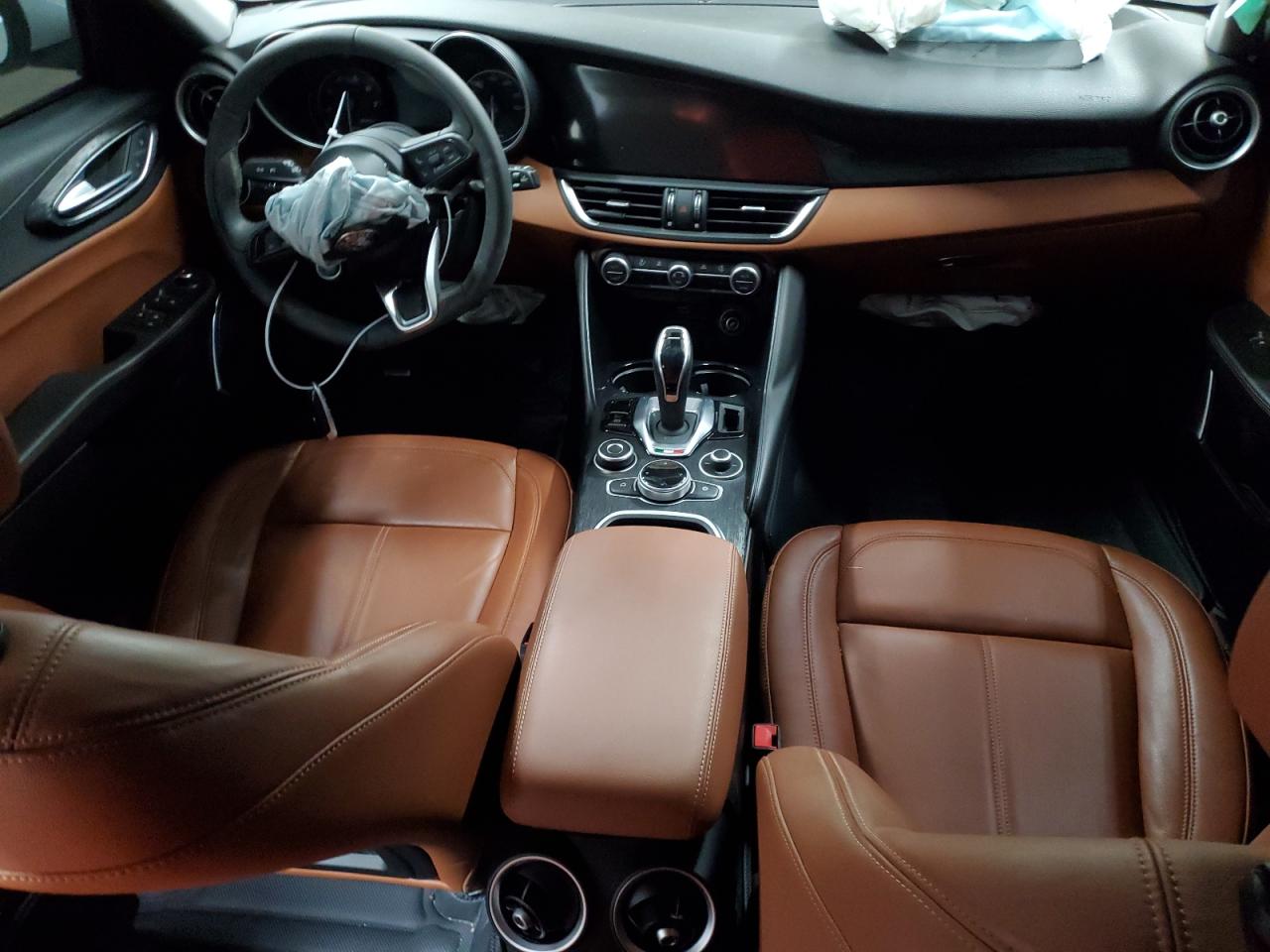 2021 Alfa Romeo Giulia - Image 8