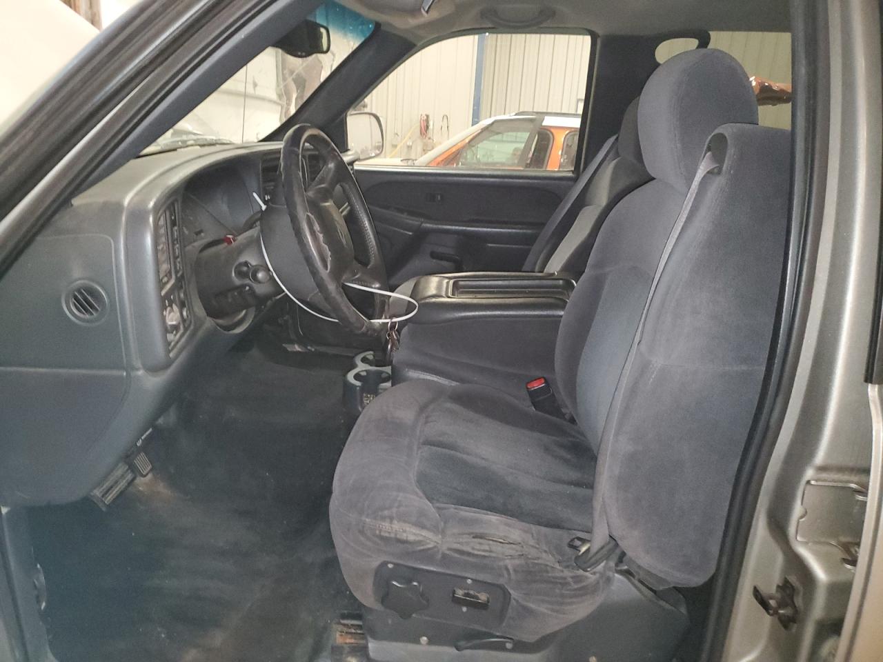 2002 Chevrolet Silverado - Image 7