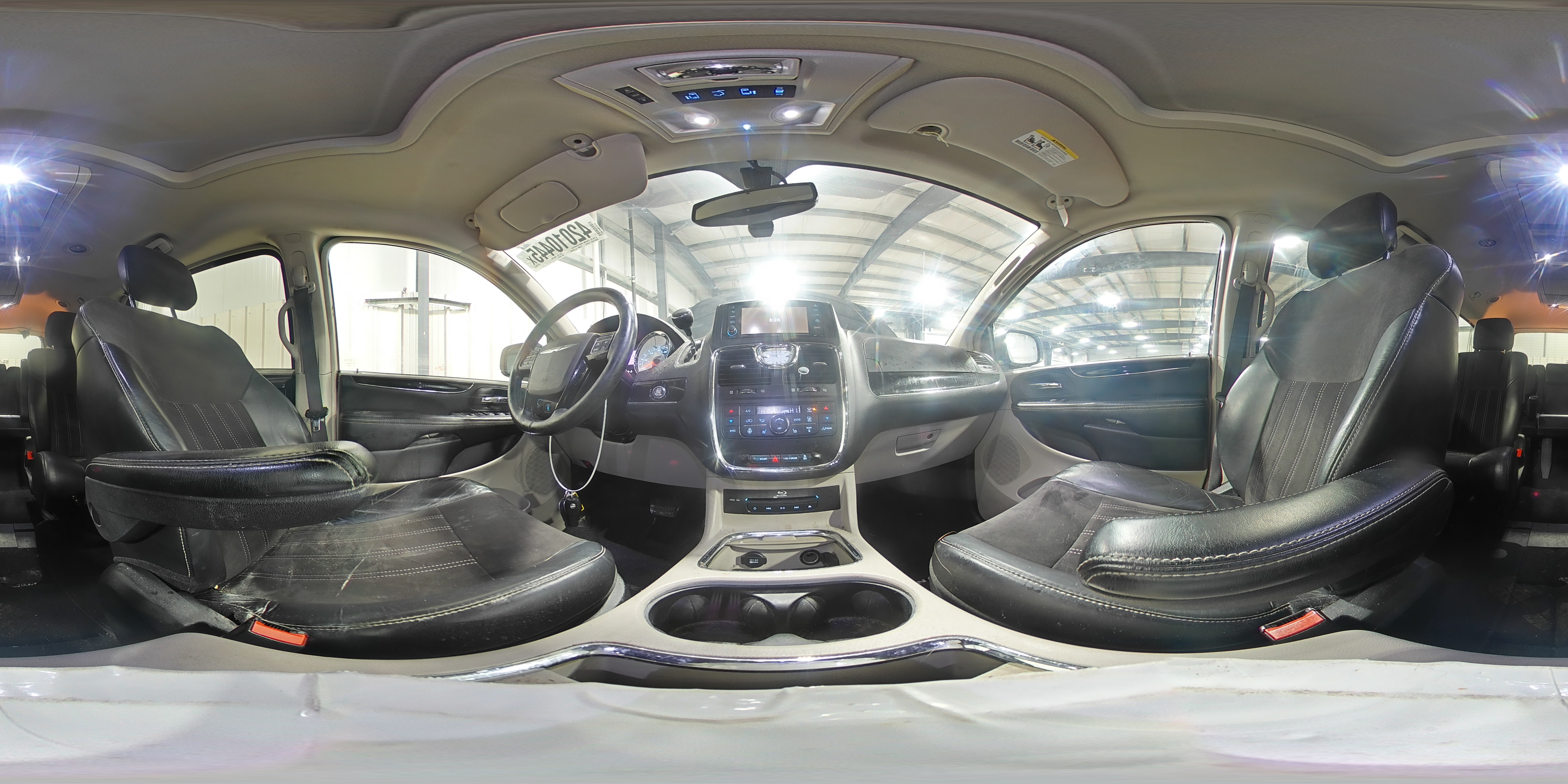 2014 Chrysler Town & Country - Image 15