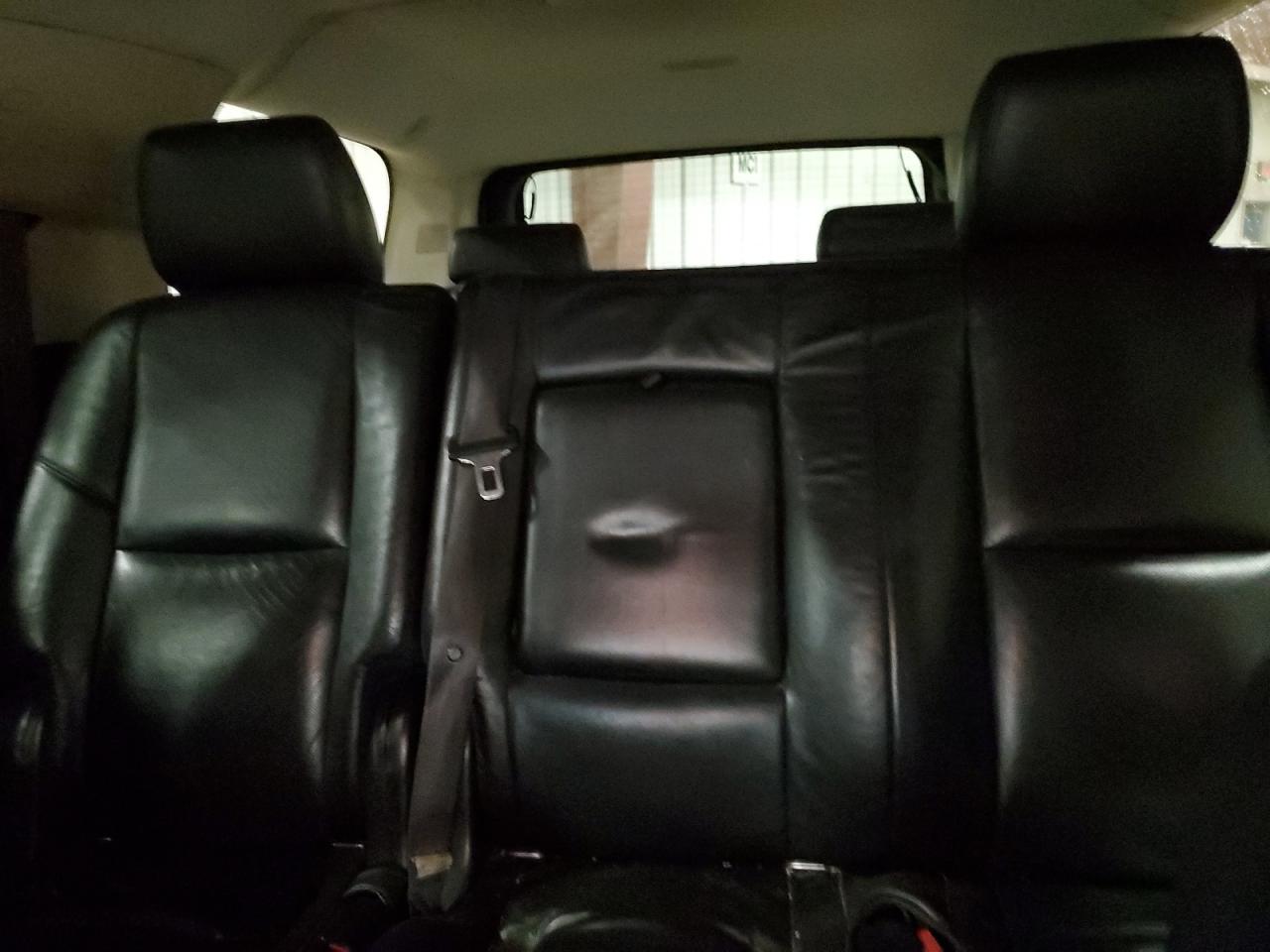 2011 Cadillac Escalade - Image 10