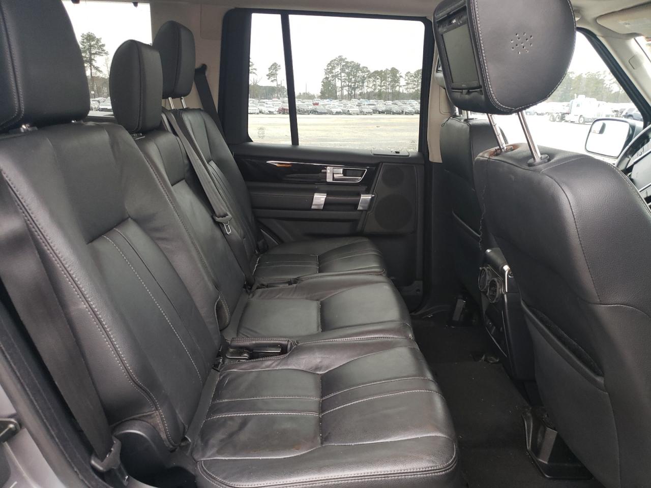 2011 Land Rover LR4 - Image 12