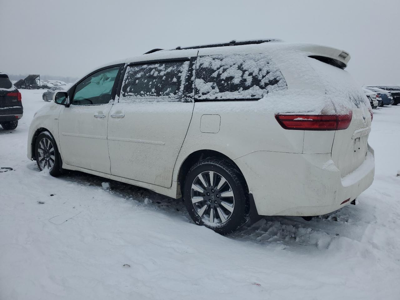 2018 Toyota Sienna - Image 2