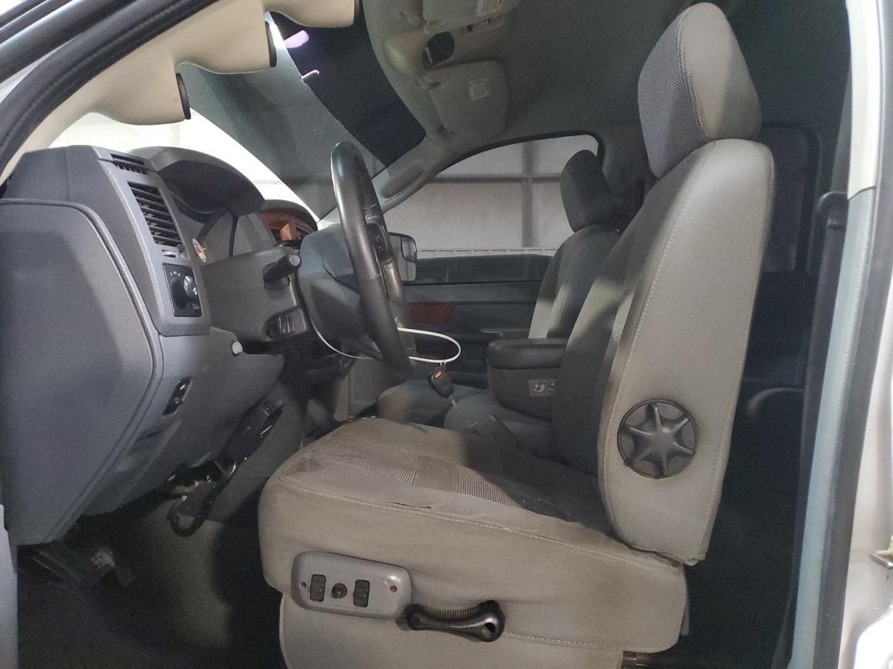 2006 Dodge RAM - Image 7