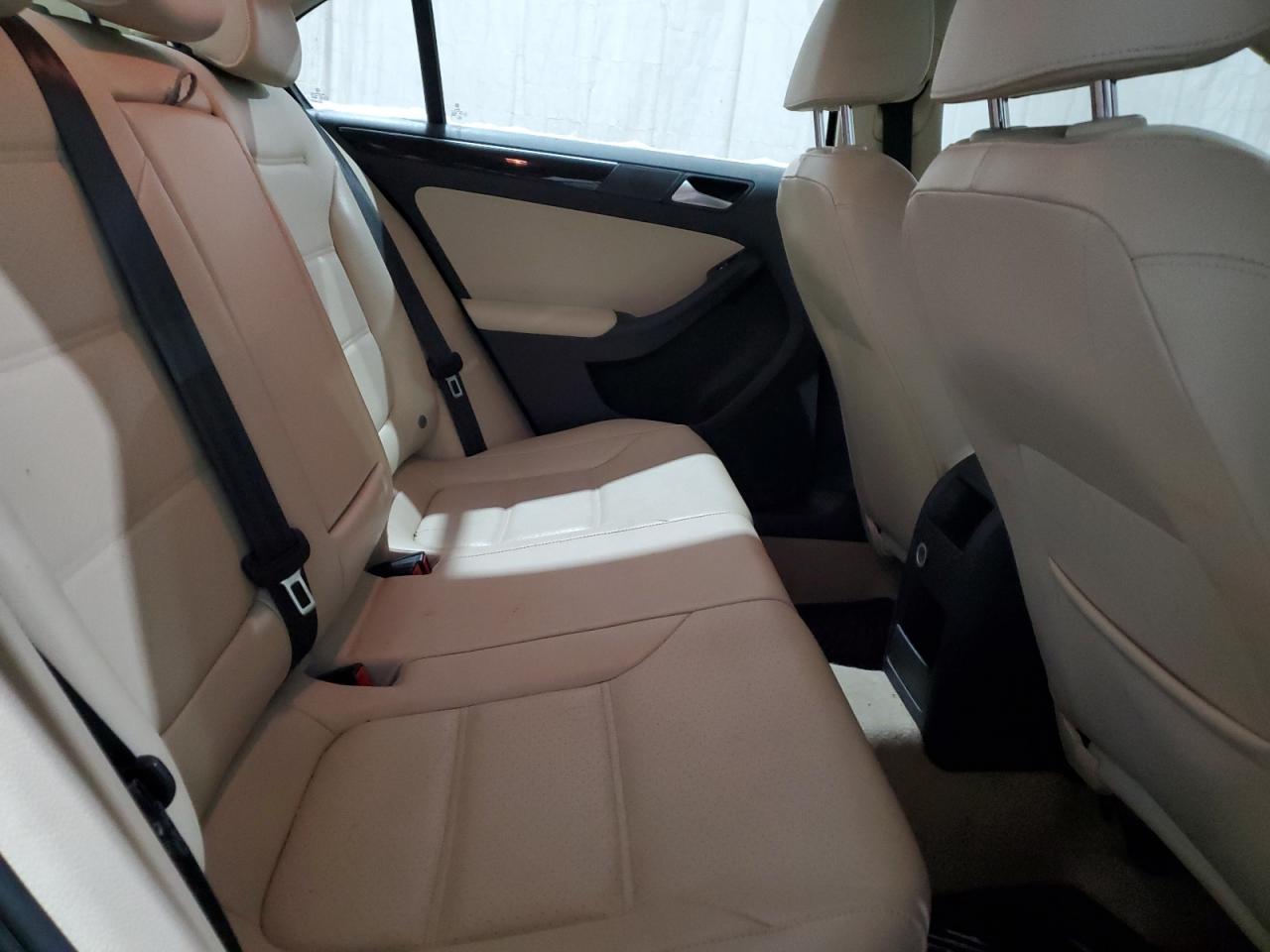 2016 Volkswagen Jetta - Image 10