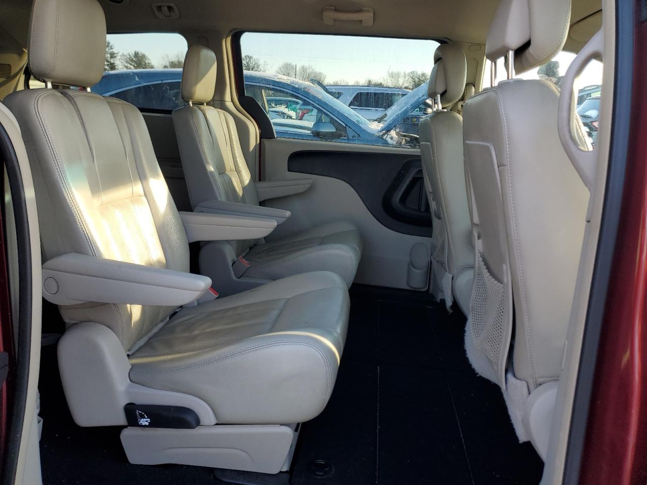 2012 Chrysler Town & Country - Image 12