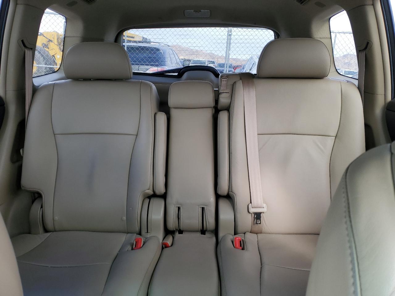 2010 Toyota Highlander - Image 10